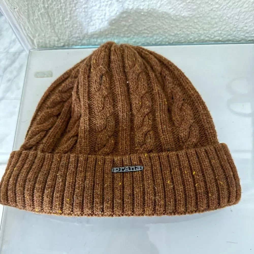 Prana Brown Cable Knit Beanie unisex one size